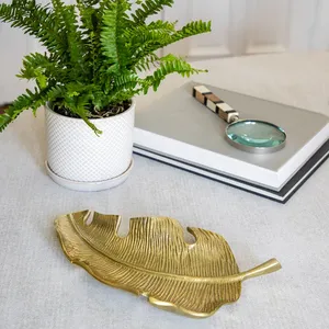 Bandeja Decorativa de Metal Forjado a Mano con Acabado Duradero para Cafeterías, Restaurantes, Bares y Hogares Modernos, Segura y Plateada - Product Image 5