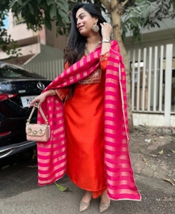 Conjunto KV de Kurti, Pantalón y Dupatta de Viscosa y Rayón para Otoño, Tradicional, Sin Arrugas y Reversible - Product Image 4