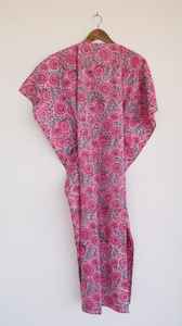 Robe kaftan en coton rose à fleurs pour femmes, style bohème, tenue de plage, avec cordon de serrage - Product Image 4