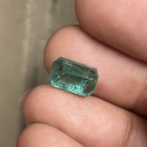 Émeraude naturelle de qualité supérieure du Zambie, 3,70 carats, vert intense, pierre facettée non montée pour la fabrication de bijoux - Product Image 4