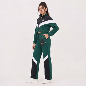 Survêtement pour femme, vêtements de performance confortables, veste de sport à fermeture éclair intégrale et pantalon assorti, conçu pour les voyages et les entraînements - Product Image 3