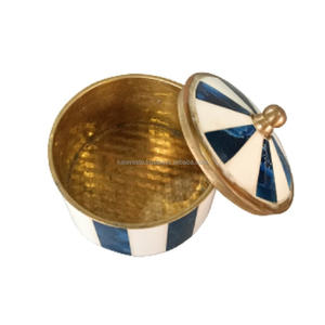 Caja pequeña con bocina - Product Image 1