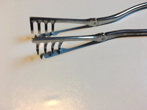 Retractor Autoajustable Adson de 4 Puntas, Inocuo/Afilado, Instrumentos Quirúrgicos de Acero Inoxidable de Alta Calidad, Cirugía General RS-2198 - Product Image 4