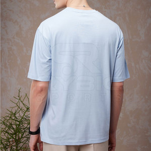 เสื้อยืดพิมพ์ลายผู้ชายคุณภาพพรีเมียมสำหรับส่งออก ทรงทันสมัย เนื้อผ้าเบาสบาย ทนทาน สีสันตามสั่ง มีจำหน่าย - Product Image 2