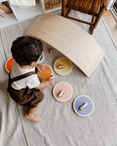 Vente en gros Planche d'équilibre éducative Montessori en bois naturel pour enfants Jouet écologique Planche de surf Wobbel - Product Image 3