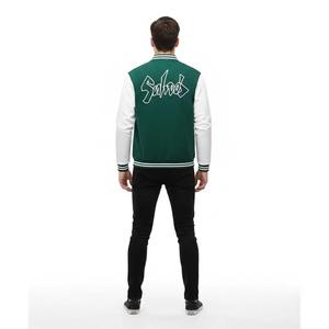 Chaqueta Letterman Verde y Blanca Personalizada - Chaqueta Varsity Bordada a Medida - Chaqueta Bomber de Béisbol Unisex con Cuello Alto - Product Image 4