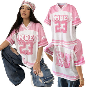 Camiseta personalizada rosa de Nueva Jersey para mujer, estilo hip hop, con estampado gráfico de números, oversize, gótica, con cuello en V, de malla, estilo jersey de fútbol americano, OEM. - Product Image 5