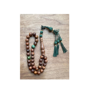 Tasbih de madera hecho a mano con cuentas equilibradas y cuerda resistente para un rendimiento duradero. - Product Image 4