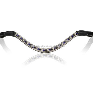 Bande de front de cheval en cuir de qualité supérieure noire incurvée profonde faite à la main, décorée de 3 rangées de cristaux bleus et clairs - Product Image 2