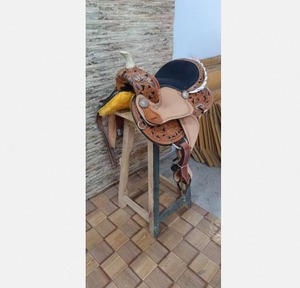 Selle d'équitation western en cuir véritable de qualité durable, en bois/plastique, pour équipement d'équitation, disponible en usine - Product Image 4