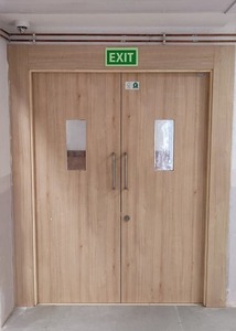 Puerta Cortafuego de Madera de Alta Demanda para Proyectos Gubernamentales, Infraestructura Pública y Edificios Institucionales, Disponible para la Venta - Product Image 4
