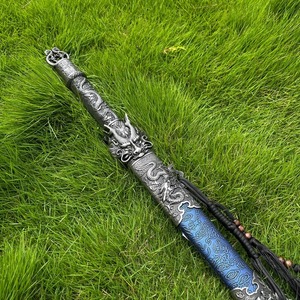 Épée décorative en acier inoxydable à motif de dragon avec fourreau bleu, pommeau à gland, accessoire de présentation pour costume, scène, collection, OEM - Product Image 3