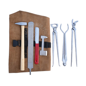 Kit de Herraje para Caballos de Alta Resistencia: Martillo de Herrador, Herramienta para Quitar Herraduras, Alicates Curvos, Cuchillo para Herraduras, Lima, Pinzas para Herraduras - Product Image 1