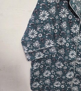 Conjunto de Pijama de Verano 100% Algodón con Estampado Floral para Mujer, Camisa con Botones y Pantalones Cortos, Azul Blanco Sanganeri - Product Image 6