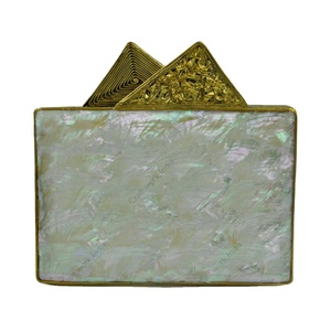 Pochette de soirée de luxe artisanale en laiton incrusté de nacre indienne, sac de créateur pour femme, idéal pour les mariages et les fêtes - Product Image 1