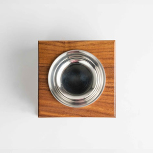 Quemador de incienso cúbico compacto de madera con un tazón metálico plateado, para añadir un toque de calidez natural a cualquier espacio habitable. - Product Image 6