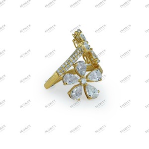 Anillo de Plata con Circonita y Diseño Floral Moderno Unisex para Bodas, Compromisos y Ocasiones Especiales - Product Image 3