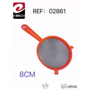 Filtre à huile à mailles fines de 8 cm avec poignée en plastique pour filtrer et égoutter – Catégorie de produit : Passoires et égouttoirs - Product Image 1