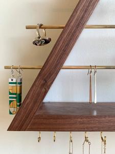 Organisateur de bijoux élégant avec étagère inclinée, présentoir multi-branches, crochets anti-emmêlement, design peu encombrant, décoration intérieure stylée - Product Image 5