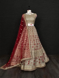 Lahenga Choli ethnique de Surat, vêtement ethnique moderne en coton avec travail de dentelle Zari multicolore, pour mariage et festival - Product Image 4