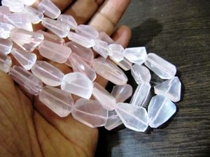 Cuentas de cuarzo rosa natural, cuentas pulidas cortadas con láser, tamaño de 8x10 mm a 16x22 mm, hilo graduado de 8 pulgadas de largo. - Product Image 1
