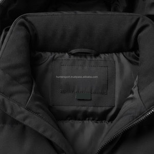 Chaqueta Acolchada Negra de Alta Calidad Hecha a Medida para Hombre, Chaqueta Acolchada con Capucha y Mangas Desmontables - Product Image 4
