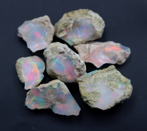 Opale d'Éthiopie naturelle brute, opales multicolores de bonne qualité, pierres brutes de taille libre, prix de gros, pierre de naissance d'octobre, rouge et verte - Product Image 3