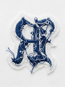 Parche Bordado Personalizado de Alta Calidad con la Letra R Azul, Aplique de Alfabeto Cosido para Accesorios de Ropa - Product Image 6