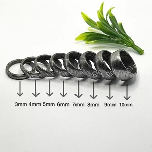 Anillo de Acero de Damasco con Incrustaciones de Fibra de Carbono, Anillo de Boda para Hombre, Ajuste Cómodo, Hecho a Mano, Patrón Único, Joyería de Compromiso para Novio - Product Image 4