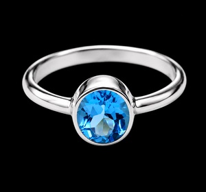 Bague en argent sterling 925 avec topaze bleue taille ovale, faite à la main, minimaliste, bijou pierre de naissance de décembre - Product Image 1