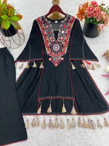 Ensemble Kurta et Palazzo brodé pour femme, style indien pakistanais, avec travail de miroirs et pompons, tenue ethnique - Product Image 2