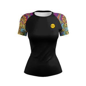 Vente en gros de rashguards à manches courtes pour filles, imprimés numériquement avec logo personnalisé, pour MMA, BJJ, Jiu Jitsu, natation, pour femmes - Product Image 5