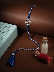 Rakhi de Plata de Ley 925 Hecho a Mano con Símbolo de Amor Infinito – Elegante Pulsera Raksha Bandhan para Hermano, Producto Hecho a Mano al por Mayor - Product Image 2