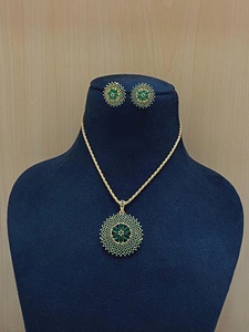 Conjunto de Colgante de Esmeralda Chapado en Oro de 22K, Joyería India para Bodas, Collar Nupcial Hecho a Mano, Regalo para Mujer - Product Image 3