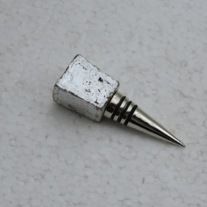 Bouchon de bouteille en acier inoxydable au design unique, bouchon de bouteille en résine, bouchon de bouteille en marbre pour bar à un prix très abordable - Product Image 5