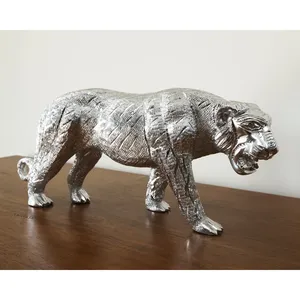 Escultura Decorativa de Hierro Hecha a Mano de Primera Calidad, Adorno Moderno para Interiores Residenciales Sofisticados, Pedidos al por Mayor de Metal Hecho a Mano - Product Image 3