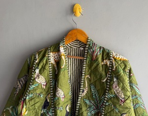 Veste matelassée verte à imprimé animal, manches chauve-souris, poches plaquées, style bohème, cadeau pour elle - Product Image 4
