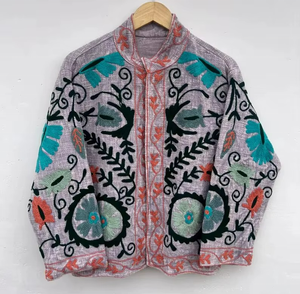 Chaqueta Suzani con Bordado Floral TNT |   Abrigo Reversible de Invierno para Tallas Grandes, de Algodón Orgánico Ecológico |   Regalo Vintage para Ella - Product Image 1
