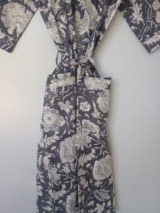 Kimono bohème à imprimé floral fait main, 100 % coton, longue robe de nuit, fabricant en gros, poches avant, Dori - Product Image 4