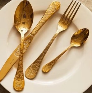 Confortable à tenir en main pour les repas prolongés, chaque pièce de couverts reflète une qualité artisanale et une durabilité. - Product Image 1