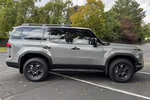 Véhicule Propre Offre Fiable 2024 Lexus GX 550 Overtrail+ Hybride Turbo 6.1-8L 4x4 Pneus R15 Sièges en Cuir Très Bien Équipé - Product Image 5