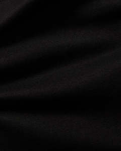 เสื้อชั้นในกีฬาสีดำล้วนแบบไขว้ ไร้ตะเข็บ รองรับปานกลาง เหมาะสำหรับโยคะและออกกำลังกาย ระบายอากาศได้ดี ผลิตจากผ้าสแปนเด็กซ์และไนลอน แห้งเร็ว - Product Image 6