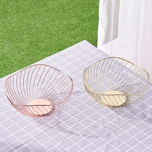 Corbeille à fruits en fil métallique or rose pour comptoir de cuisine, bol décoratif en fil métallique ouvert pour le rangement des fruits, centre de table à manger - Product Image 6
