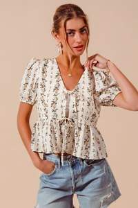 Blusa con estampado floral y lazo frontal con dobladillo fruncido de SO ME - Product Image 5