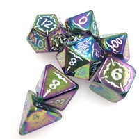 Ensemble de 7 dés en métal massif sur le thème des guerriers médiévaux, dés polyédriques gravés avec des épées croisées pour les jeux de rôle comme Dungeons and Dragons