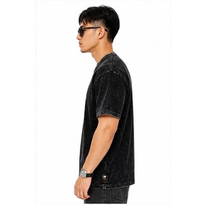 เสื้อยืดวินเทจสไตล์ย้อนยุคฟอกสีแบบแอซิดวอชสำหรับผู้ชาย คอกลม สตรีทแวร์ พร้อมโลโก้ด้านหน้า ผ้าฝ้าย 100% เป็นมิตรต่อสิ่งแวดล้อม - Product Image 3