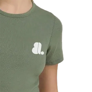 T-shirt décontracté pour femme en coton biologique 100% tricoté, vert olive, col rond, manches courtes, avec logo, respirant et écologique - Product Image 3