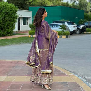 Ensemble de vêtements de fête pour femmes de créateur Plazzo et Dupatta pour des occasions élégantes - Product Image 6