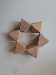 Cadeau de Noël personnalisé - Dés en bois à coins arrondis au design classique pour jeux de société - Product Image 4