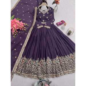 Ensemble robe et dupatta pour femmes de créateur avec broderies et sequins - Product Image 4